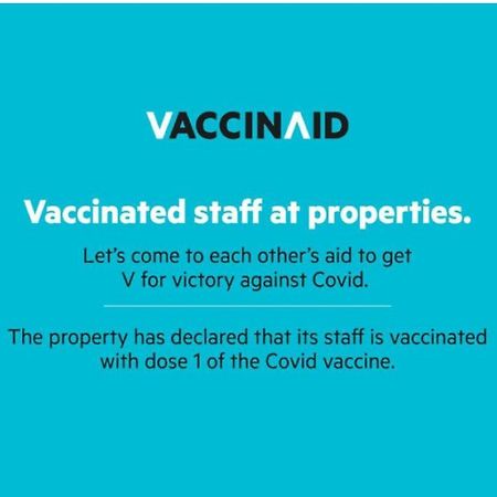 Vaccinated Staff - Oyo 1300 Crecia Guest House Hatu Buitenkant foto