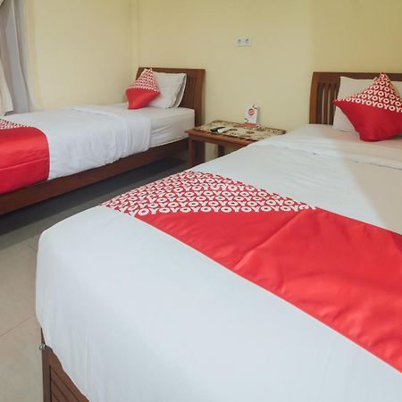 Vaccinated Staff - Oyo 1300 Crecia Guest House Hatu Buitenkant foto