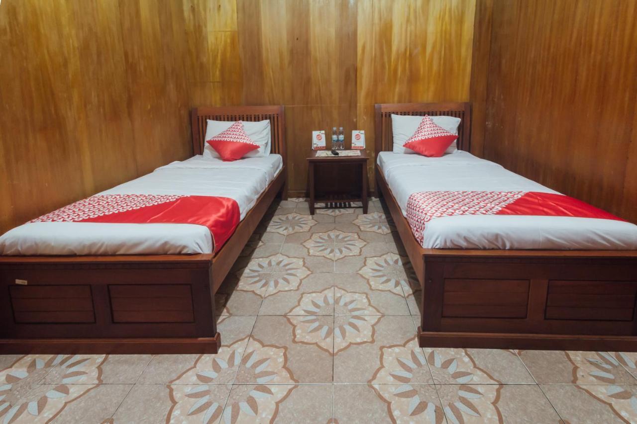 Vaccinated Staff - Oyo 1300 Crecia Guest House Hatu Buitenkant foto