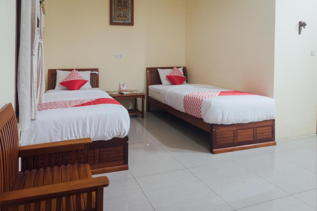 Vaccinated Staff - Oyo 1300 Crecia Guest House Hatu Buitenkant foto