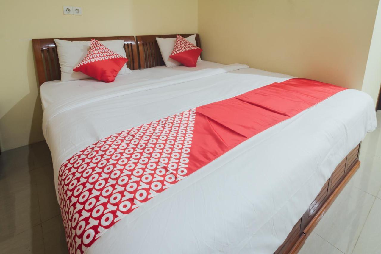 Vaccinated Staff - Oyo 1300 Crecia Guest House Hatu Buitenkant foto
