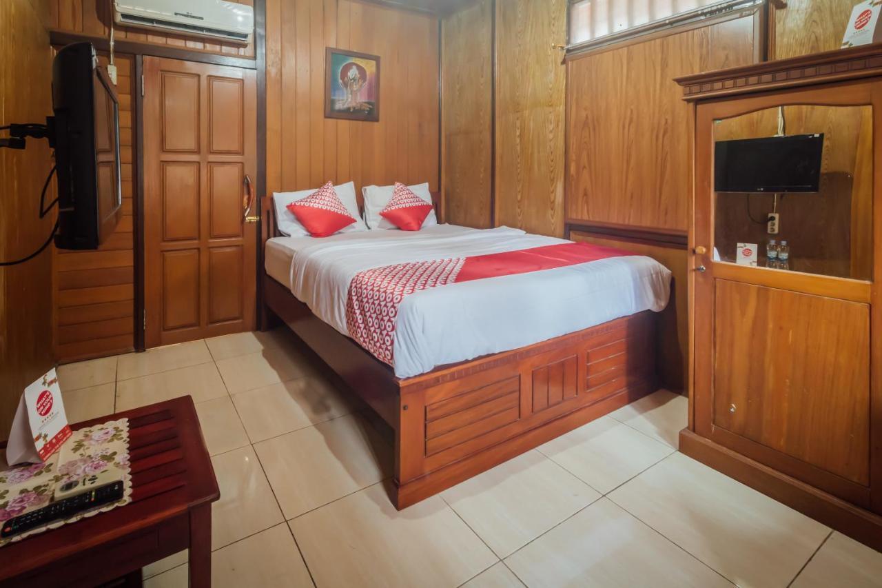 Vaccinated Staff - Oyo 1300 Crecia Guest House Hatu Buitenkant foto