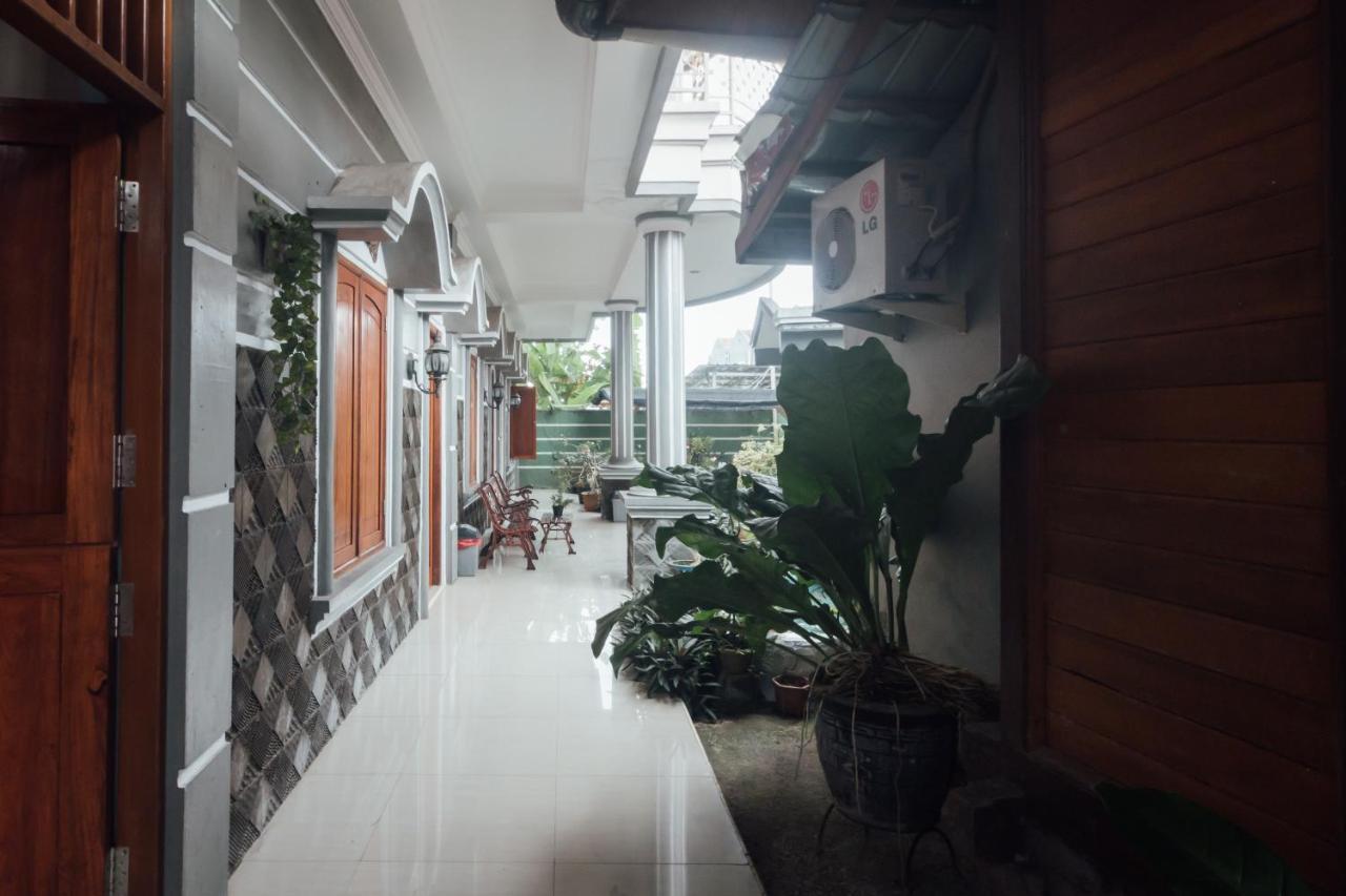 Vaccinated Staff - Oyo 1300 Crecia Guest House Hatu Buitenkant foto