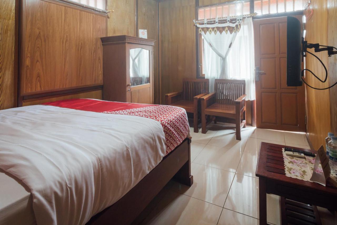 Vaccinated Staff - Oyo 1300 Crecia Guest House Hatu Buitenkant foto