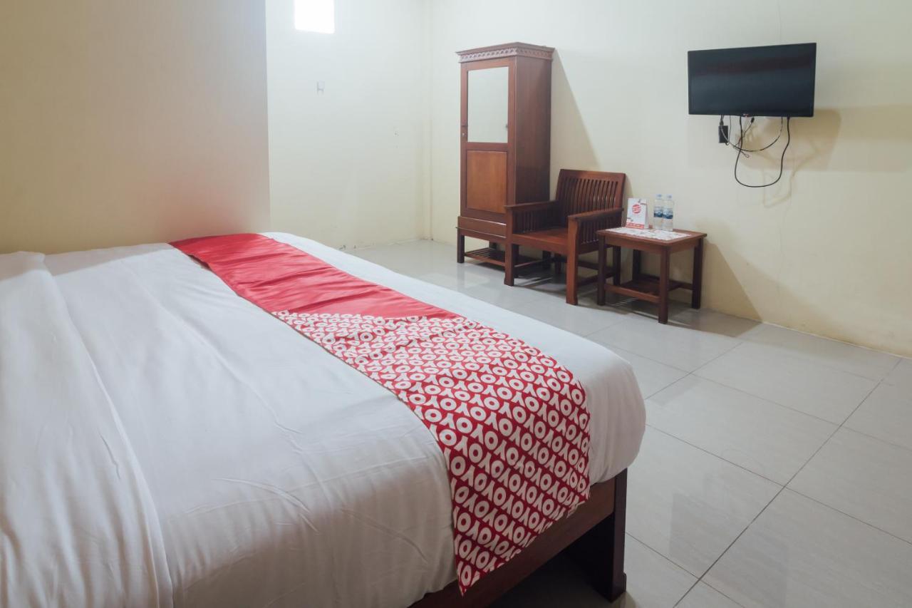 Vaccinated Staff - Oyo 1300 Crecia Guest House Hatu Buitenkant foto