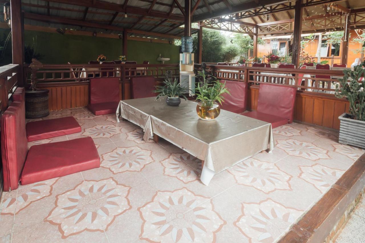 Vaccinated Staff - Oyo 1300 Crecia Guest House Hatu Buitenkant foto