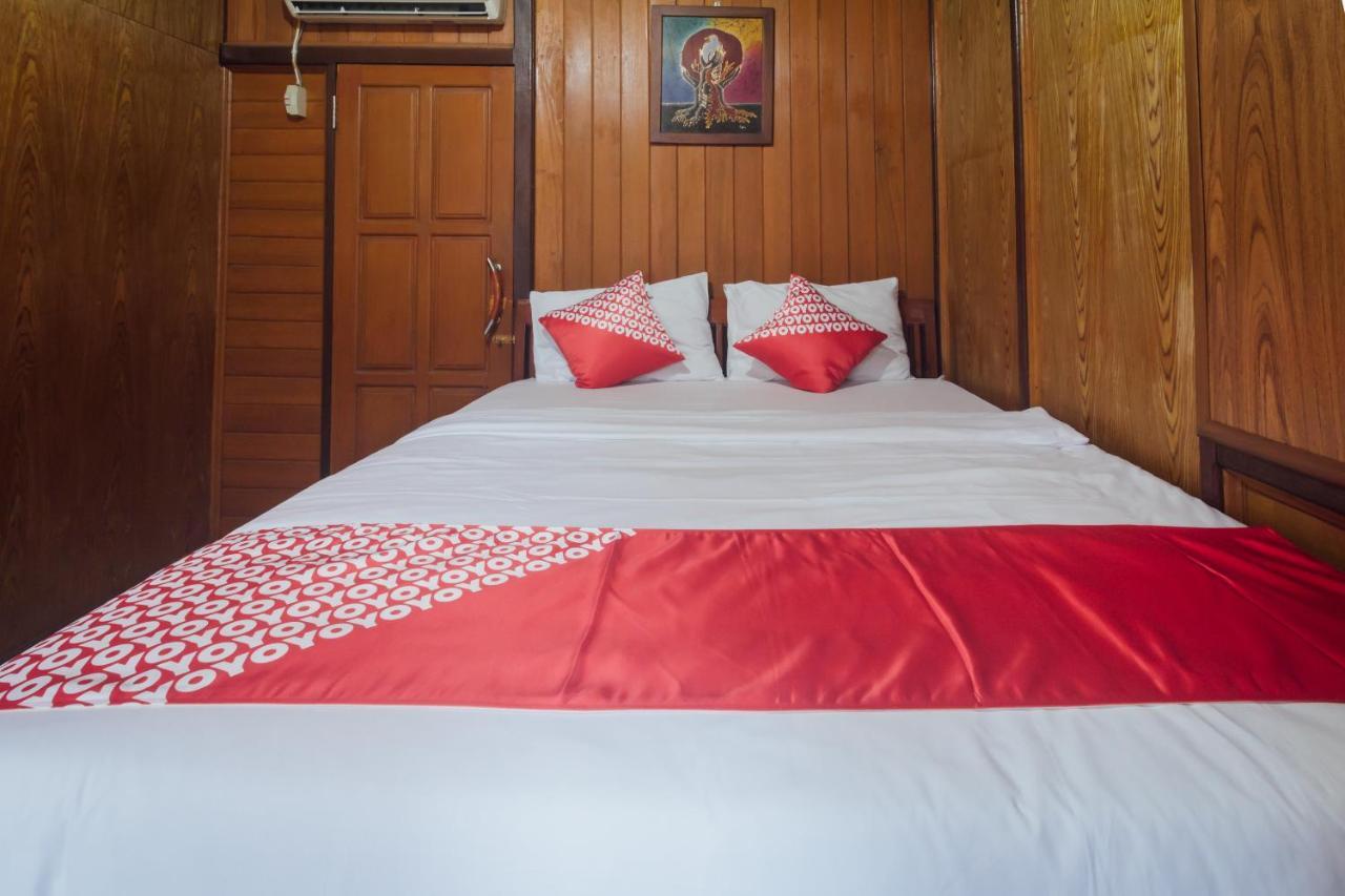 Vaccinated Staff - Oyo 1300 Crecia Guest House Hatu Buitenkant foto